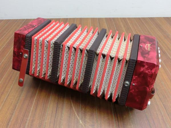 アコーディオン