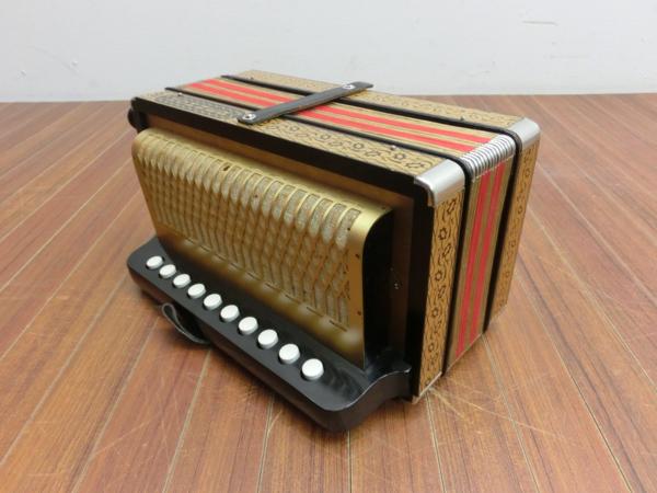 アコーディオン